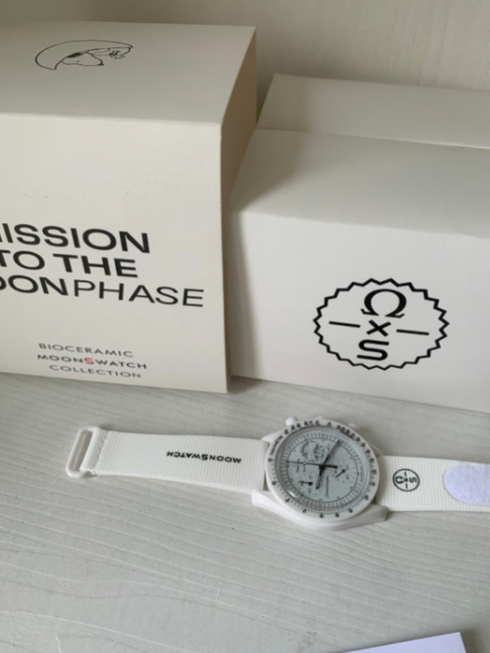 Swatch X Omega Moonswatch Snoopy Mission to the Moonphase White Men's Watch - Picture 3 of 5